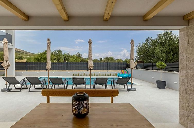 Vakantiehuis Villa Diana, modern gestaltet, in Dograde