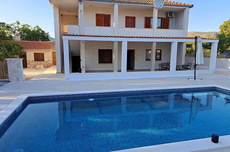 Unterkunft 1030220 - Ferienhaus Dalmatien - Vakantiehuis "Charmy Luna" mit Pool