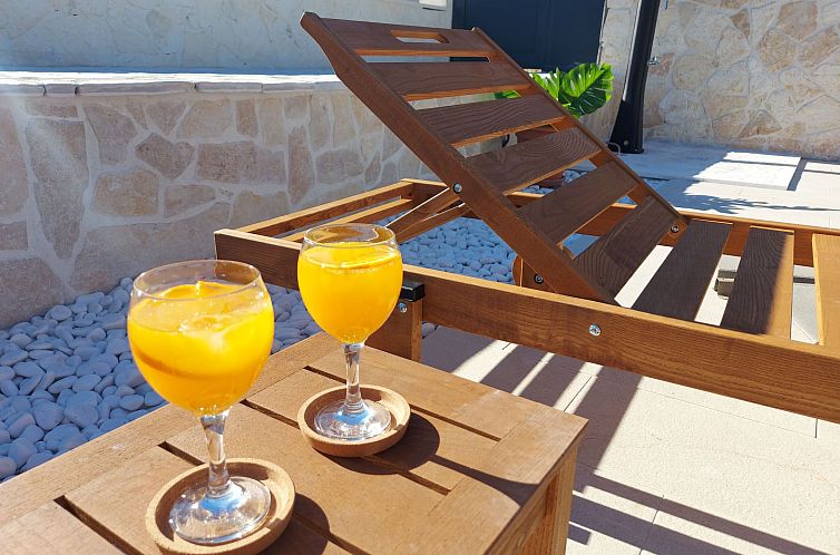 Vakantiehuis "Charmy Luna" mit Pool