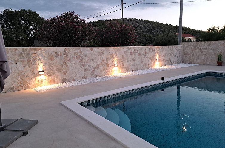 Vakantiehuis "Charmy Luna" mit Pool