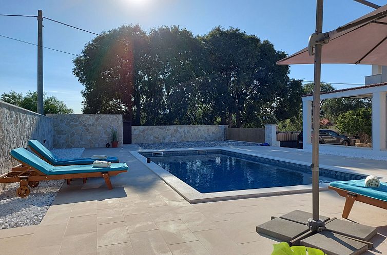 Vakantiehuis "Charmy Luna" mit Pool