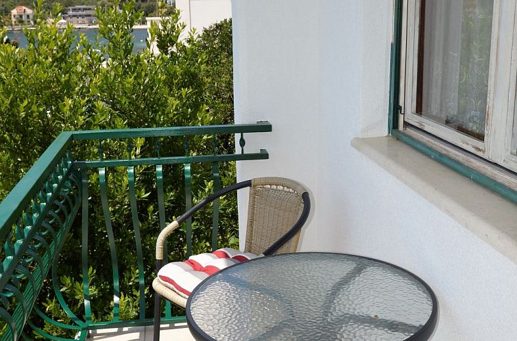 Appartement Schöne Wohnung in Poljica mit privatem Parkplat