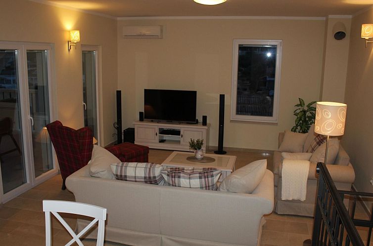 Vakantiehuis Villa Elena mit Pool, nur 60 Meter zum Meer