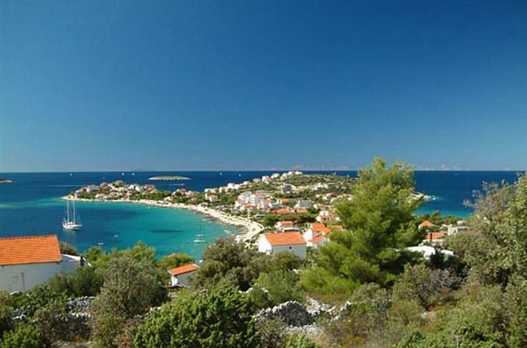 Vakantiehuis Villa Elena mit Pool, nur 60 Meter zum Meer