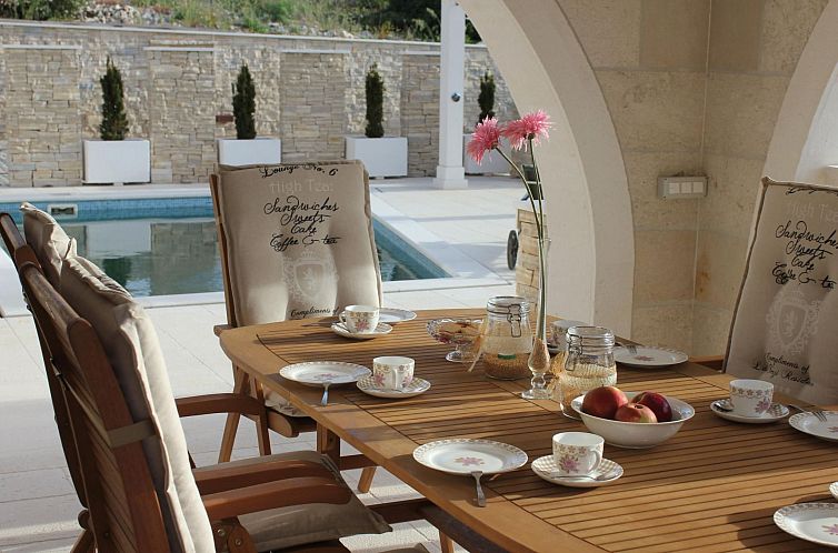 Vakantiehuis Villa Elena mit Pool, nur 60 Meter zum Meer