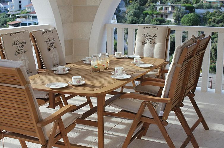 Vakantiehuis Villa Elena mit Pool, nur 60 Meter zum Meer