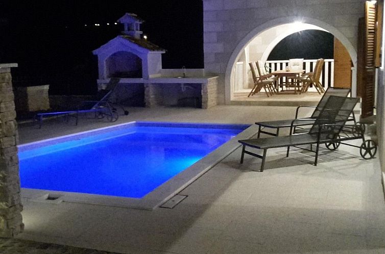 Vakantiehuis Villa Elena mit Pool, nur 60 Meter zum Meer