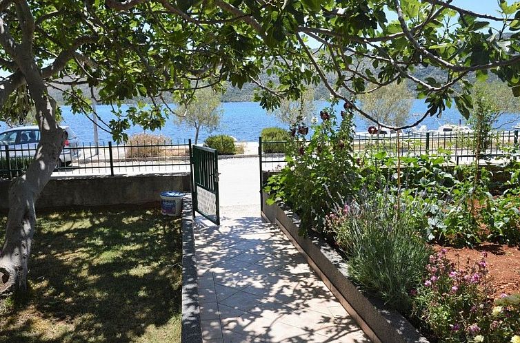 Appartement in Poljica mit privatem Parkplatz