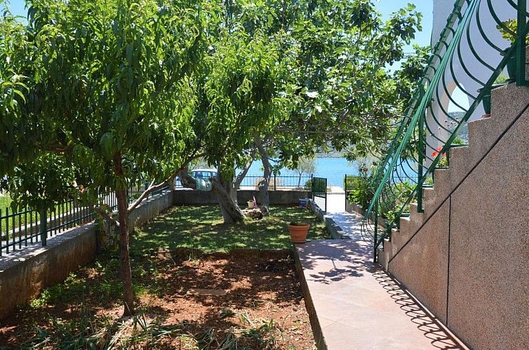 Appartement in Poljica mit privatem Parkplatz