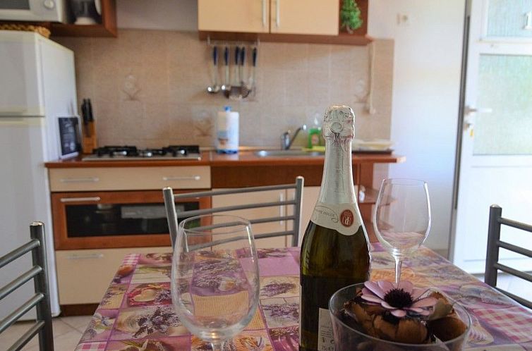 Appartement in Poljica mit privatem Parkplatz