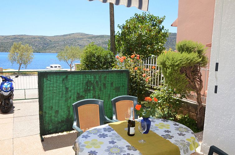 Guest house 1030237 - Apartment Dalmatia - Appartement Wohnung in Poljica mit Garten und Terrasse