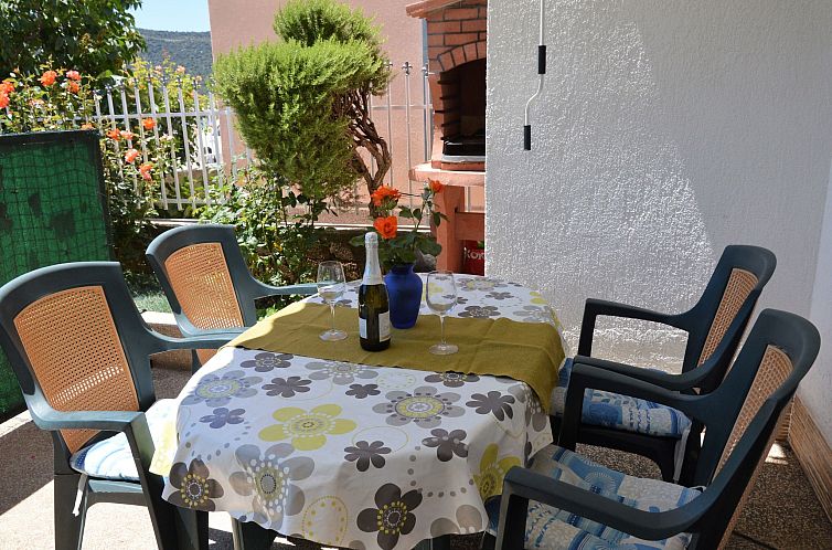 Appartement Wohnung in Poljica mit Garten und Terrasse