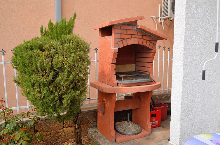 Appartement Wohnung in Poljica mit Garten und Terrasse
