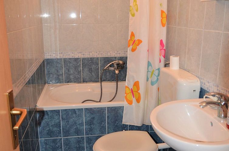 Appartement Wohnung in Poljica mit Garten und Terrasse