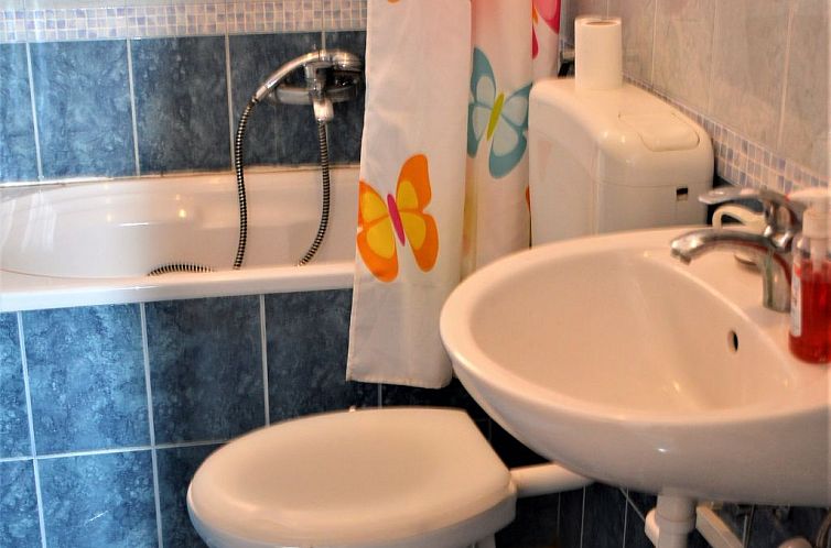 Appartement Wohnung in Poljica mit Garten und Terrasse