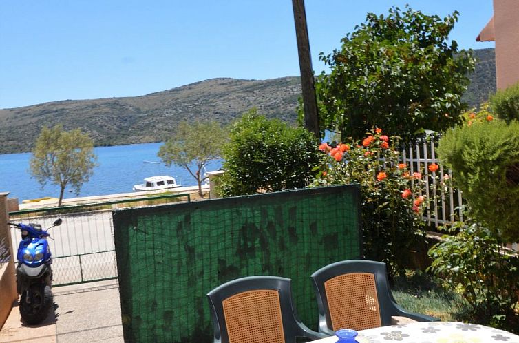 Appartement Wohnung in Poljica mit Garten und Terrasse