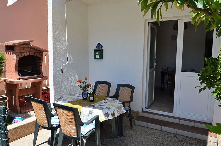 Appartement Wohnung in Poljica mit Garten und Terrasse