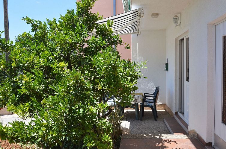 Appartement Wohnung in Poljica mit Garten und Terrasse