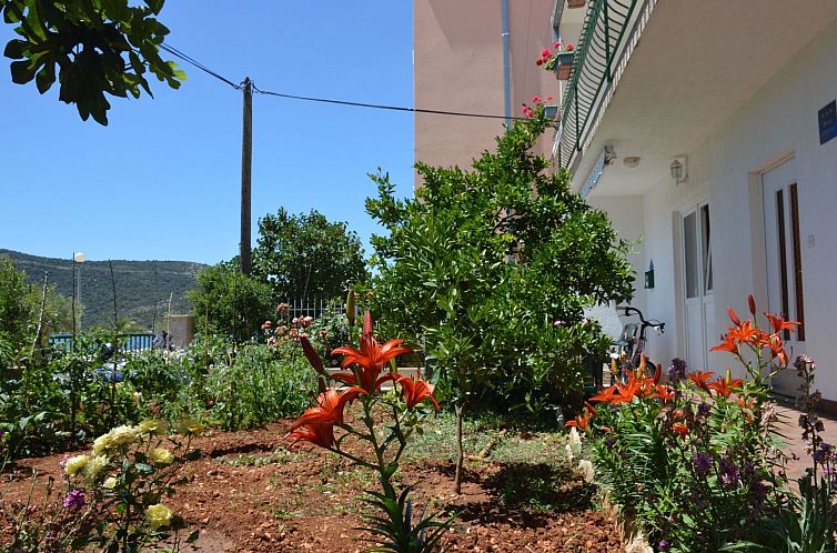 Appartement Wohnung in Poljica mit Garten und Terrasse