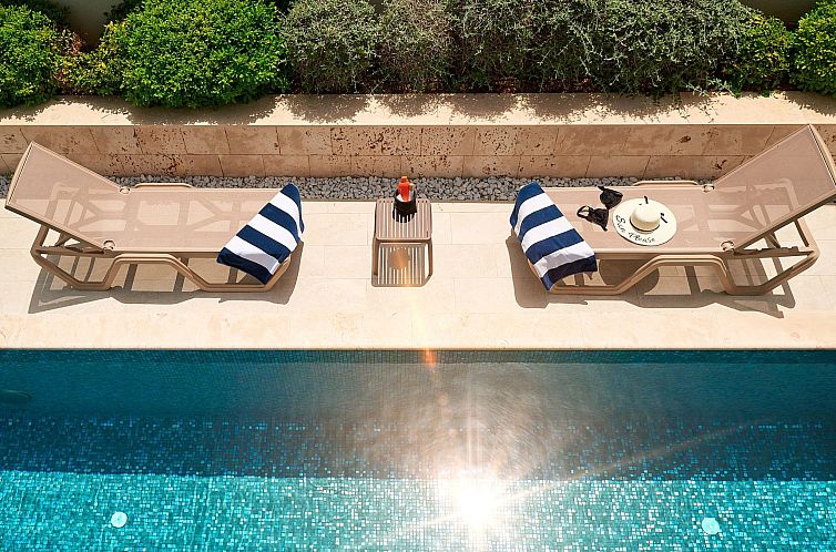 Vakantiehuis Luxuriöse Villa mit Infinity-Außenpool