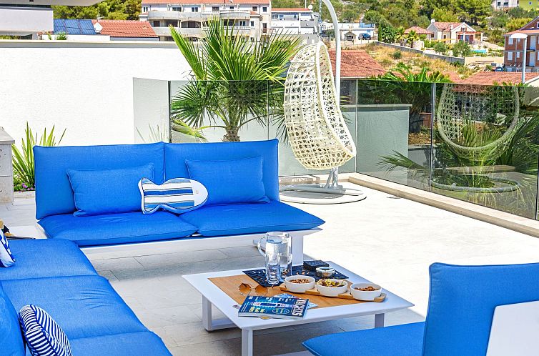 Vakantiehuis Luxuriöse Villa mit Infinity-Außenpool