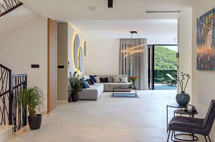 Vakantiehuis Luxuriöse Villa mit Infinity-Außenpool