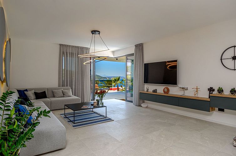 Vakantiehuis Luxuriöse Villa mit Infinity-Außenpool
