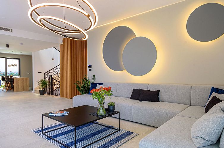 Vakantiehuis Luxuriöse Villa mit Infinity-Außenpool