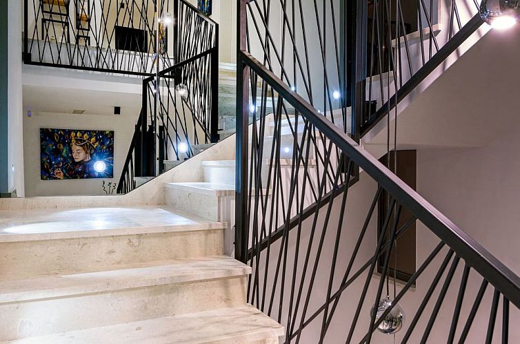 Vakantiehuis Luxuriöse Villa mit Infinity-Außenpool