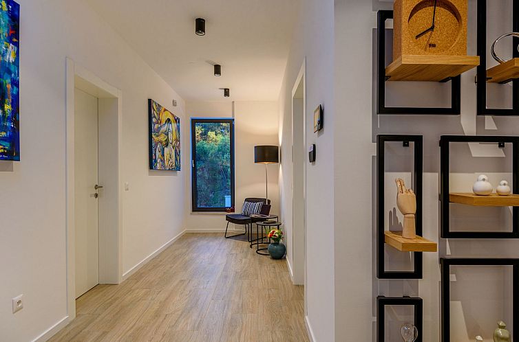 Vakantiehuis Luxuriöse Villa mit Infinity-Außenpool