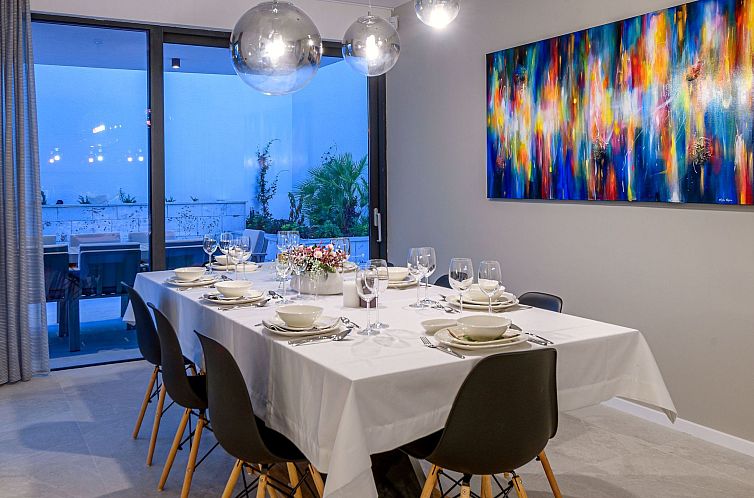 Vakantiehuis Luxuriöse Villa mit Infinity-Außenpool