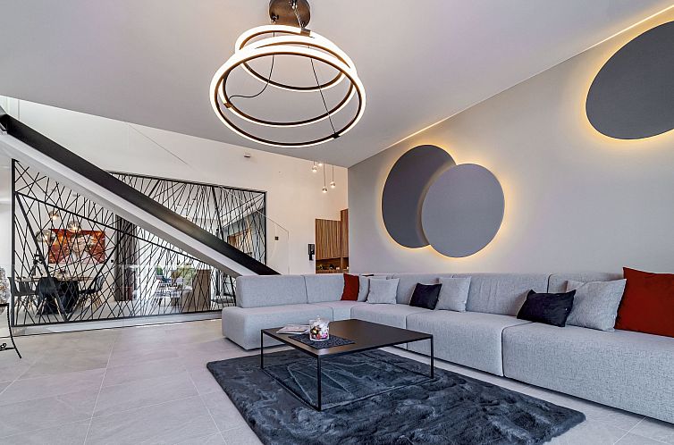Vakantiehuis Luxuriöse Villa mit Innenpool