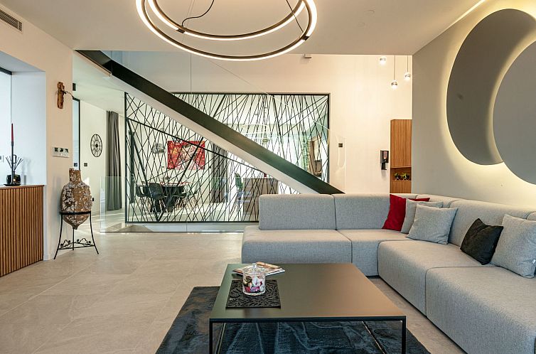 Vakantiehuis Luxuriöse Villa mit Innenpool