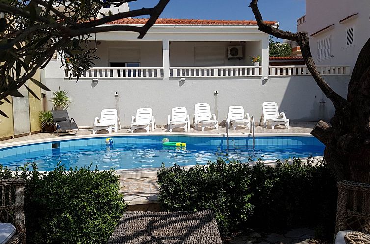 Unterkunft 1030243 - Ferienhaus Dalmatien - Vakantiehuis Schönes Haus in Sevid mit Gemeinschaftspool