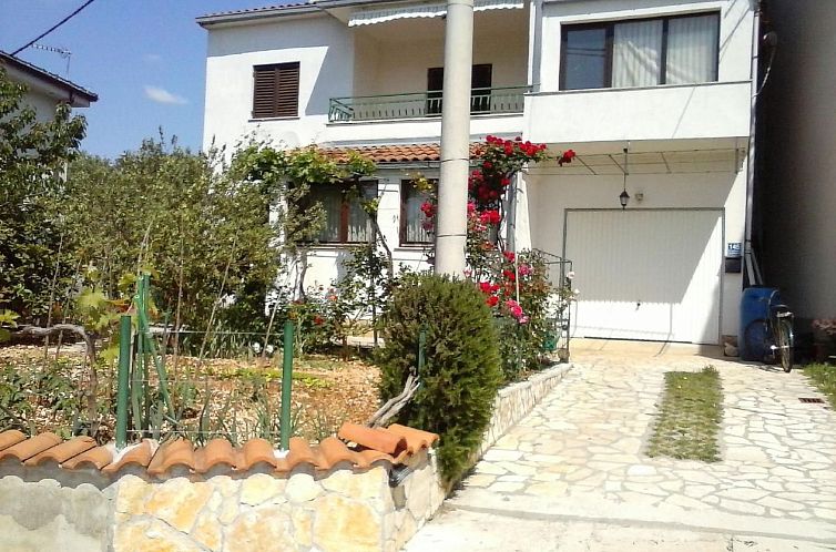 Guest house 1030245 - Apartment Dalmatia - Appartement "Lena"