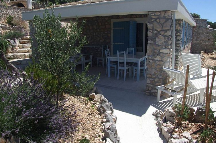 Vakantiehuis Kleines Steinhaus mit Blick auf das Wasser