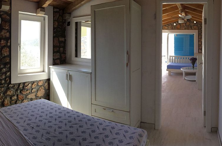 Vakantiehuis Kleines Steinhaus mit Blick auf das Wasser