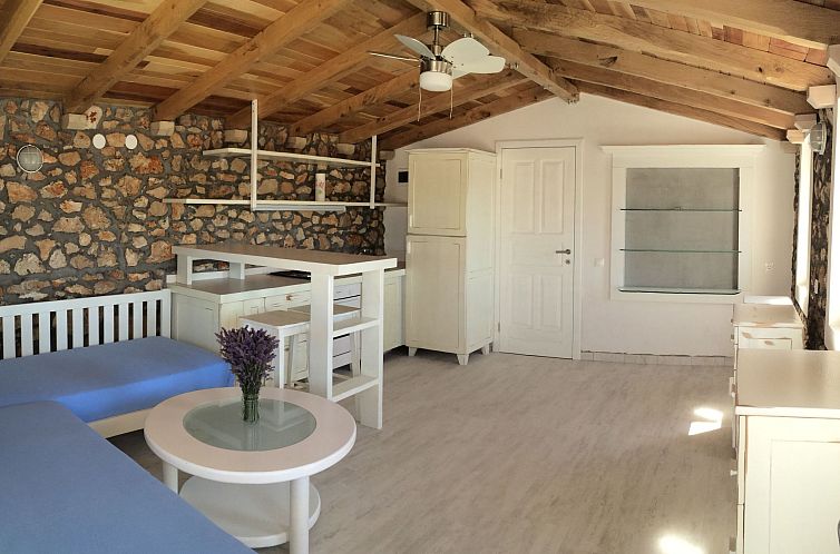 Vakantiehuis Kleines Steinhaus mit Blick auf das Wasser