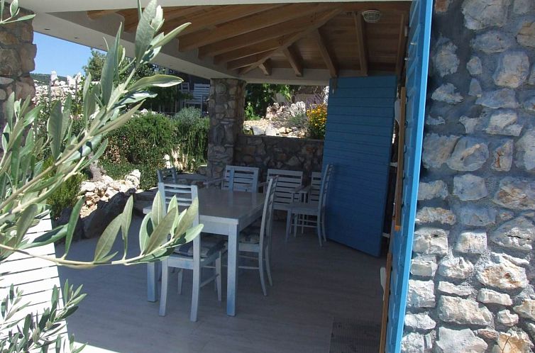 Vakantiehuis Kleines Steinhaus mit Blick auf das Wasser