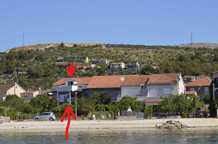 Guest house 1030251 - Apartment Dalmatia - Appartement Erdgeschosswohnung, erste Reihe vom Meer