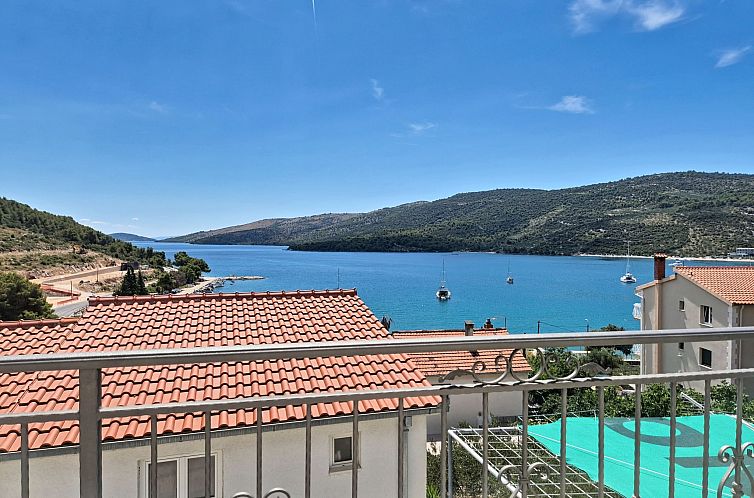 Guest house 1030257 - Apartment Dalmatia - Appartement Vukelja