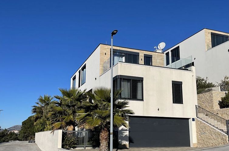 Vrijstaande woning in Okrug Gornji