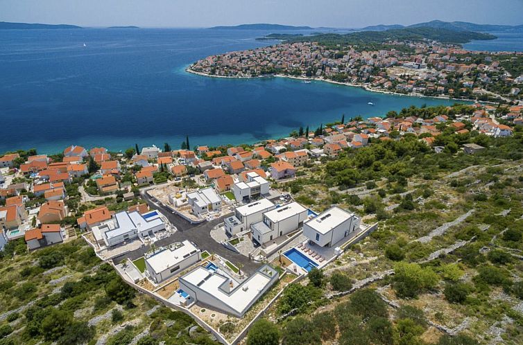 Vrijstaande woning in Okrug Gornji