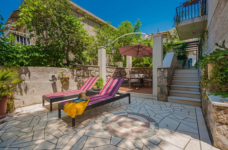 Unterkunft 1030612 - Appartement Dalmatien - Appartement Ivona mit Terrasse und Außendusche