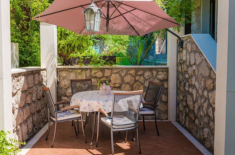 Appartement Ivona mit Terrasse und Außendusche