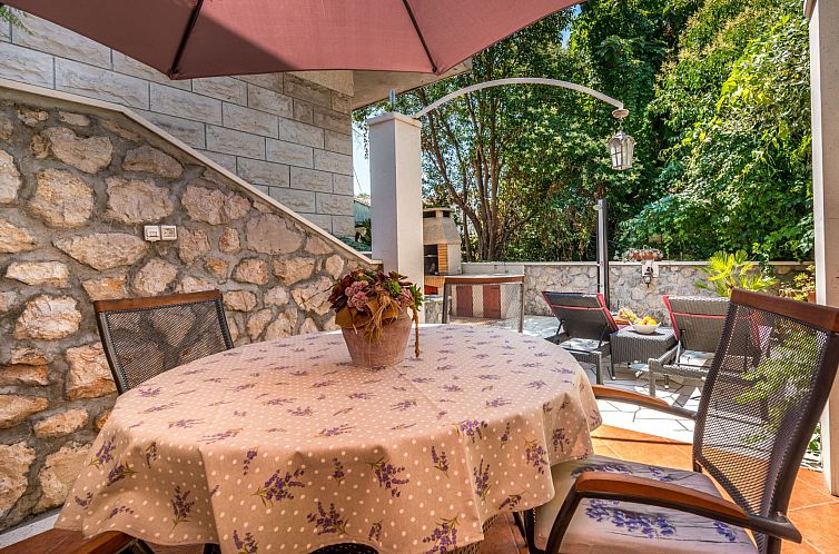 Appartement Ivona mit Terrasse und Außendusche