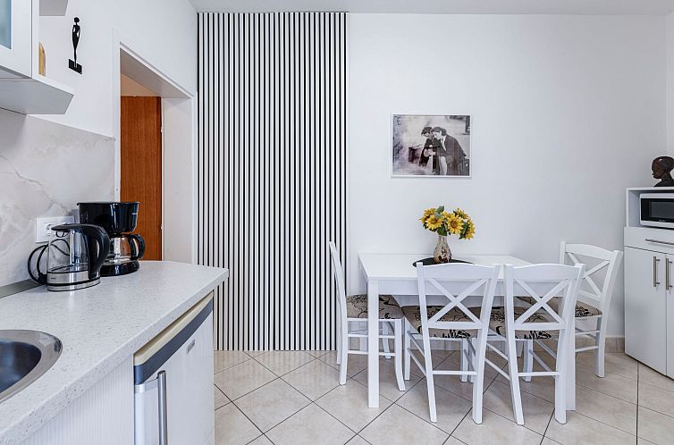 Appartement Ivona mit Terrasse und Außendusche