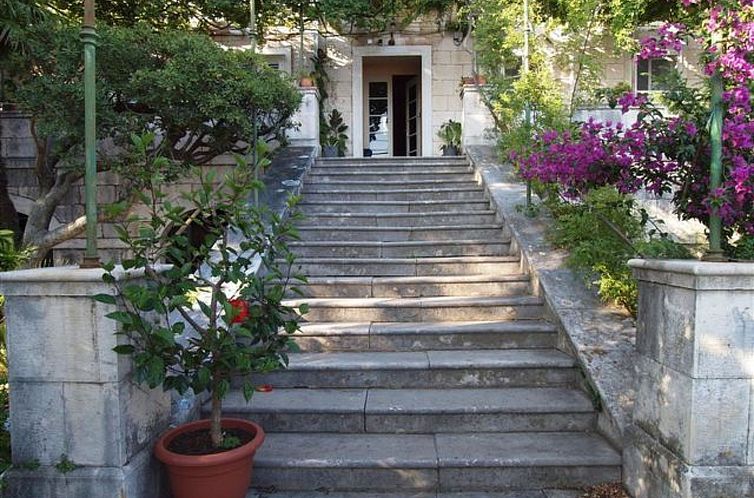 Appartement in Pile mit Vorgarten