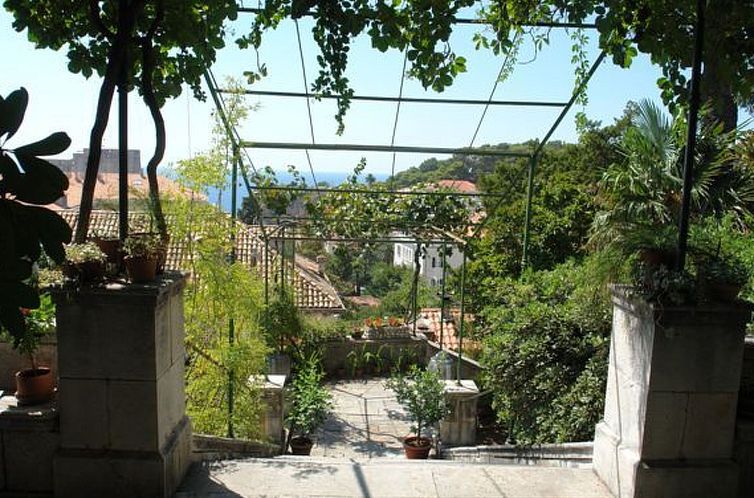 Appartement in Pile mit Vorgarten