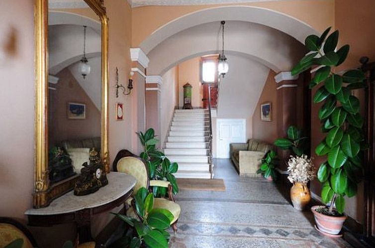 Appartement in Pile mit Vorgarten